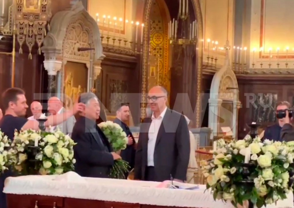 Бывший помощник Лужкова Цой запретил себя снимать на прощании с Церетели