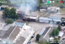 FPV-дроны ВСУ атаковали рынок в Алешках для ликвидации выживших drony vsu atakovali rynok v aleshkah dlya likvidaczii vyzhivshih-gazetarf-ru-174609913300-0