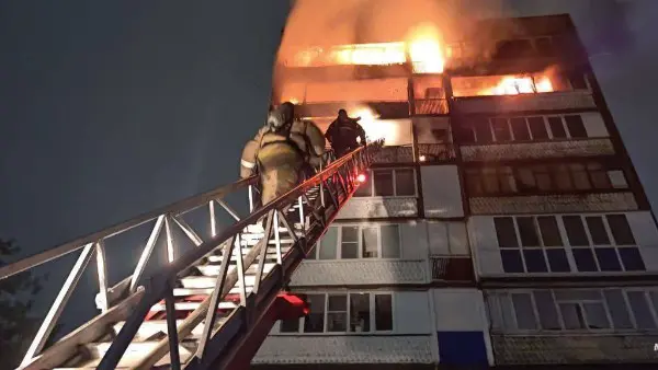 Крупный пожар в производственном здании ликвидировали в Санкт-Петербурге
