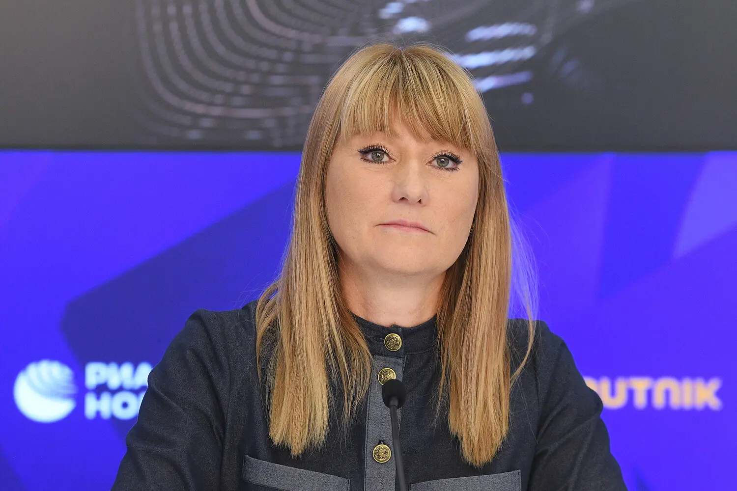 Федор Смолов и Карина Истомина снова в центре внимания после инцидента в «Кофемании»-0