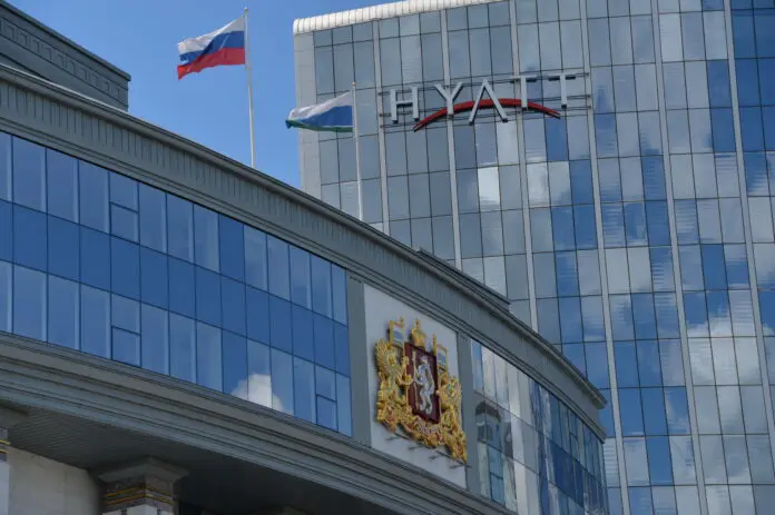 Людмила Бабушкина поздравила с праздником работников торговли Свердловской области-0