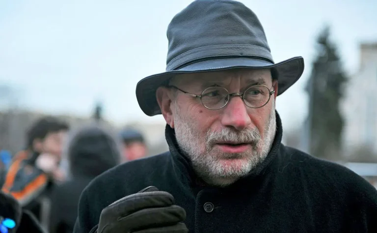 Минобразования и МИФИ разоблачают фейк о запрете книг Бориса Акунина и Дмитрия Быкова Минобразования и МИФИ разоблачают фейк о запрете книг Бориса Акунина и Дмитрия Быкова