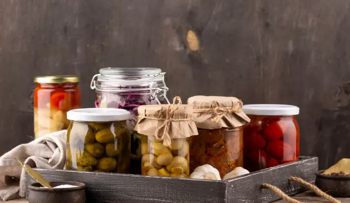 Почему нельзя переворачивать банки с такими крышками: одна ошибка, которая губит все заготовки