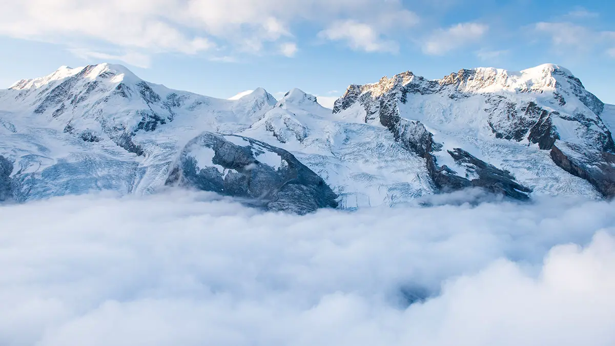 Врач Фишкин оценил состояние застрявшей на пике Победы альпинистки Наговициной