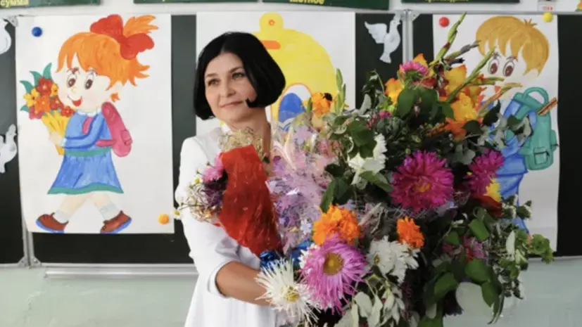 Россиянам объяснили, какие подарки можно и нельзя дарить учителям