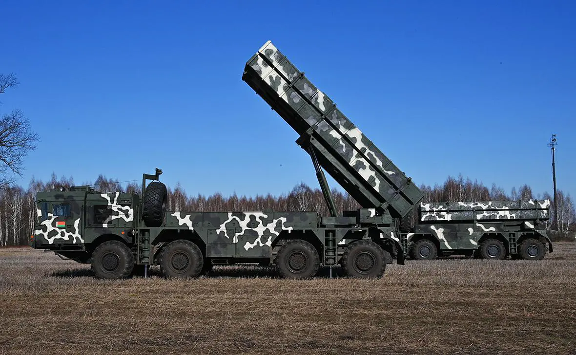 Реактивные системы залпового огня В-200  Полонез  (Виктор Толочко / Sputnik / РИА Новости)