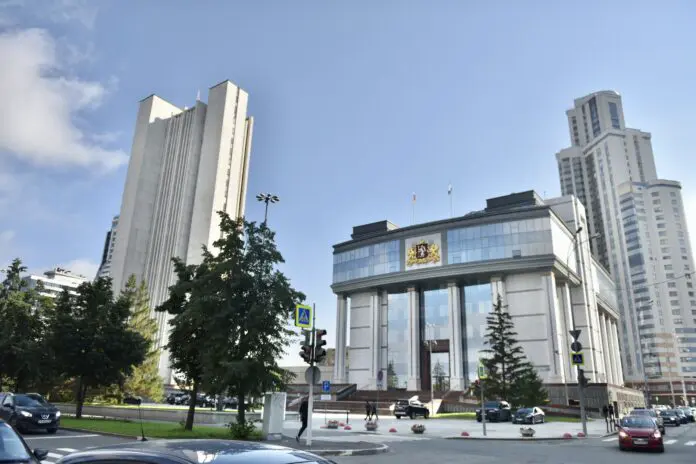 Людмила Бабушкина заявила о праздновании Дня флага России под Триколором-0