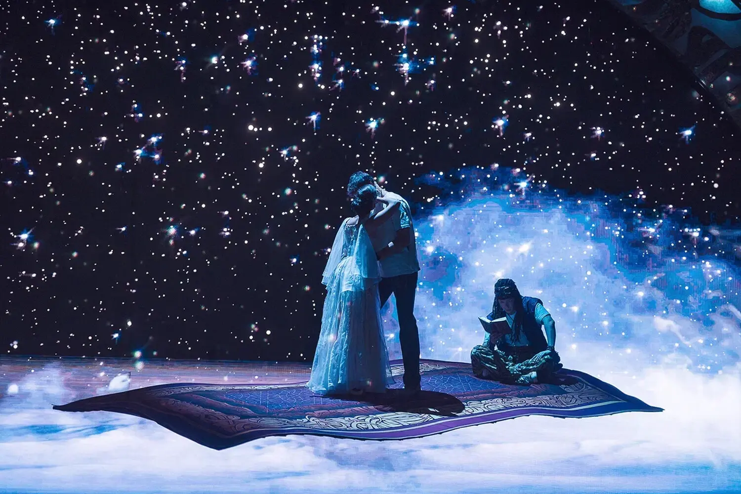 Клип «Бродвей Москва» представляет романтику «Последней сказки»-0