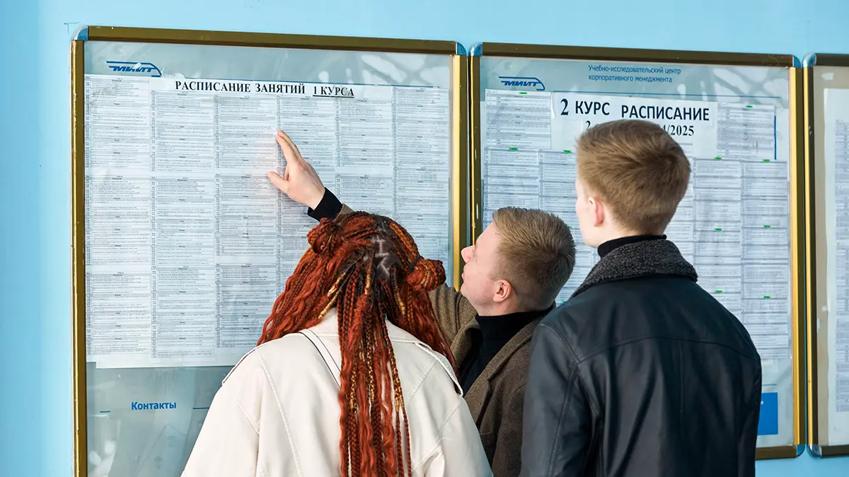 Вузы в РФ начали возвращать деньги абитуриентам из-за ограничений на платные места