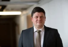 aleksandr shirov iz inp ran obsudil premiyu po ekonomike imeni alfreda nobelya i vklad mokira agona i hovitta-gazetarf-ru-0