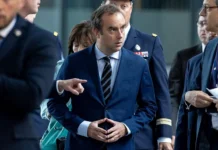 Эмманюэль Макрон и Себастьен Лекорню рассматривают новые перспективы для Франции emmanyuel makron i sebasten lekornyu rassmatrivayut novye perspektivy dlya franczii-gazetarf-ru-0