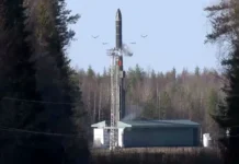 Минобороны России продемонстрировало пуски ракет Ярс и Синева с Плесецка и Камчатки minoborony rossii prodemonstrirovalo puski raket yars i sineva s pleseczka i kamchatki-gazetarf-ru-0