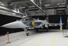 Швеция и Украина используют фантомы Gripen в противостоянии с Россией shvecziya i ukraina ispolzuyut fantomy  v protivostoyanii s rossiej-gazetarf-ru-0