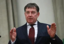 Виктор Момотов защищает активы в Останкинском суде, выражая оптимизм в деле против Генпрокуратуры viktor momotov zashhishhaet aktivy v ostankinskom sude vyrazhaya optimizm v dele protiv genprokuratury-gazetarf-ru-0