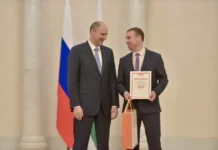 denis pasler vozglavlyaet izmeneniya svyazannyh s premiej myvmeste i vstrechej s putinym-gazetarf-ru-0
