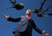 Гримировальный чемоданчик Трампа на исторических выборах grimirovalnyj chemodanchik trampa na istoricheskih vyborah-gazetarf-ru-0