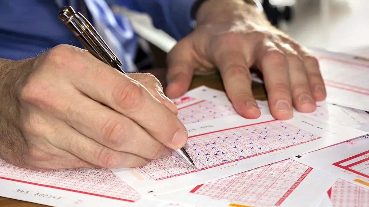 Россиянин выиграл более 25 миллионов рублей в лотерею, не угадав ни одно число