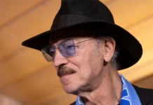 Михаил Боярский и яркий эпизод у Галереи на Лиговском проспекте mihail boyarskij i yarkij epizod u galerei na ligovskom prospekte-gazetarf-ru-0