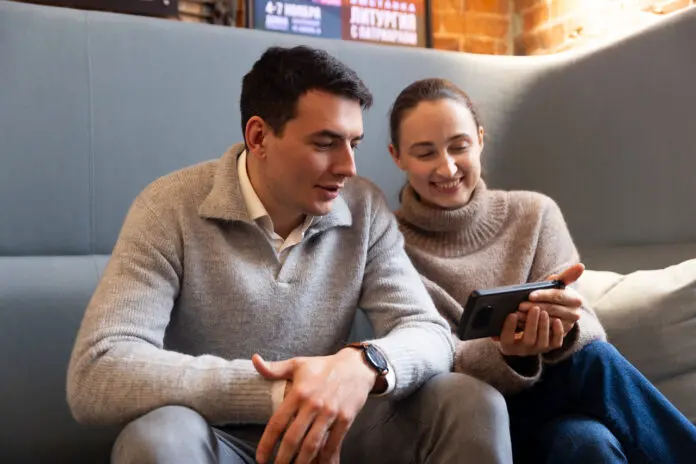 На Среднем Урале жители Свердловской области украшают дома к праздникам-0