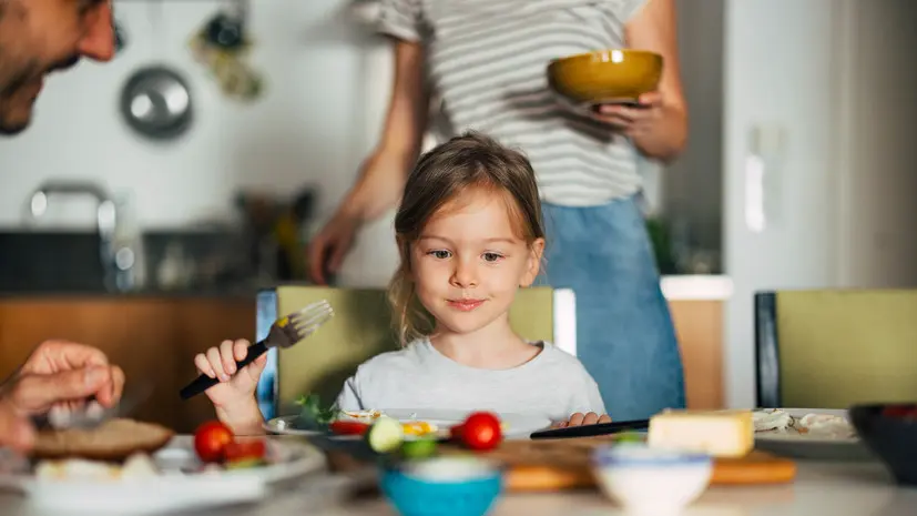 Эндокринолог Баранов: в рацион школьников нужно добавлять белок и клетчатку