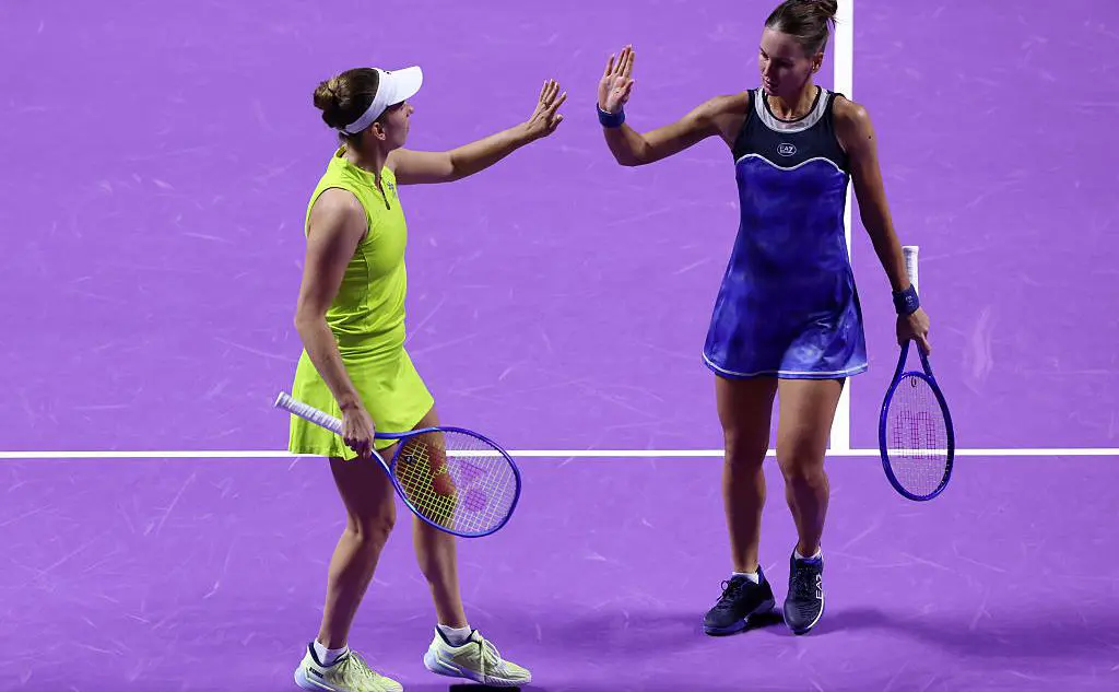 Элизе Мертенс и Вероника Кудерметова (Katelyn Mulcahy / Getty Images for WTA)