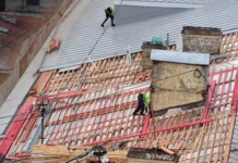 В Самаре фонд капремонта и управляющая компания решают вопрос с кровлей дома v samare fond kapremonta i upravlyayushhaya kompaniya reshayut vopros s krovlej doma-gazetarf-ru-0