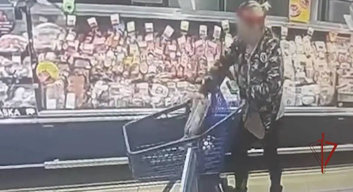 Рецидивистку задержали при попытке кражи мяса и сыра из магазина в Подмосковье