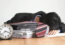 Александр Хаминский подчеркивает необходимость контроля переработок работодателями в Трудовом кодексе России aleksandr haminskij podcherkivaet neobhodimost kontrolya pererabotok rabotodatelyami v trudovom kodekse rossii-gazetarf-ru-0