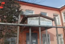 Артур Гузаиров вернулся домой после освобождения из Свердловского суда artur guzairov vernulsya domoj posle osvobozhdeniya iz sverdlovskogo suda-gazetarf-ru-0