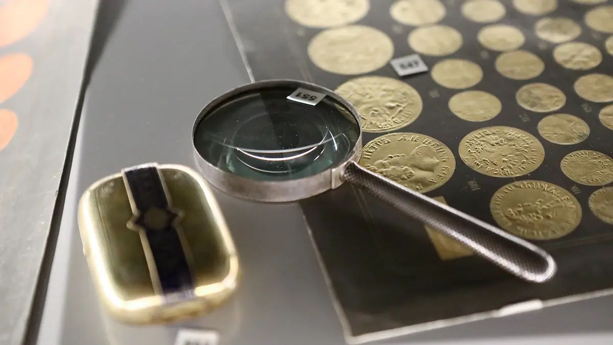 Мальчик в Китае опрокинул музейный экспонат за 25 миллионов рублей