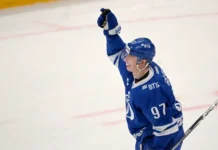 Динамо обеспечивает яркую победу в КХЛ — шесть очков Гусева против Трактора dinamo obespechivaet yarkuyu pobedu v khl shest ochkov guseva protiv traktora-gazetarf-ru-0