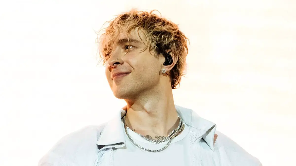 Егор Крид приехал в инвалидном кресле на съемки Новогодней ночи на Первом канале