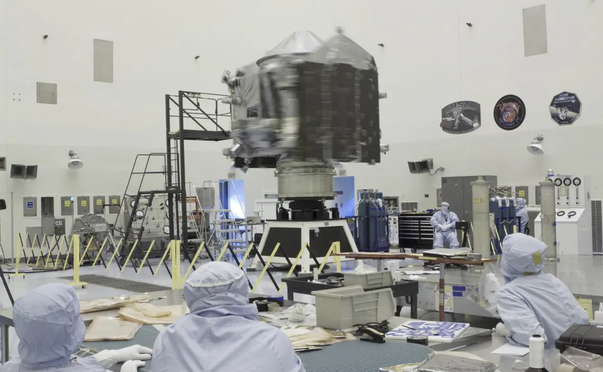 Тест на вращение аппарата Maven в лаборатории NASA (Kim Shiflett / NASA)