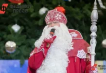 Кремль и Дед Мороз встречают Новый год с главной елкой страны kreml i ded moroz vstrechayut novyj god s glavnoj elkoj strany-gazetarf-ru-0