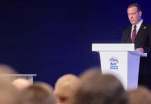 Медведев предупреждает Единую Россию о предстоящих суровых испытаниях medvedev preduprezhdaet edinuyu rossiyu o predstoyashhih surovyh ispytaniyah-gazetarf-ru-0