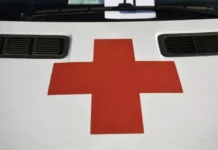 na ulicze marshala kazakova v sanktpeterburge proizoshyol proryv truby s kipyatkom-gazetarf-ru-0