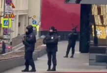 Полиция и кинологи обеспечили безопасность на Тверской улице у «Вкусно — и точка» policziya i kinologi obespechili bezopasnost na tverskoj ulicze u vkusno i tochka-gazetarf-ru-0