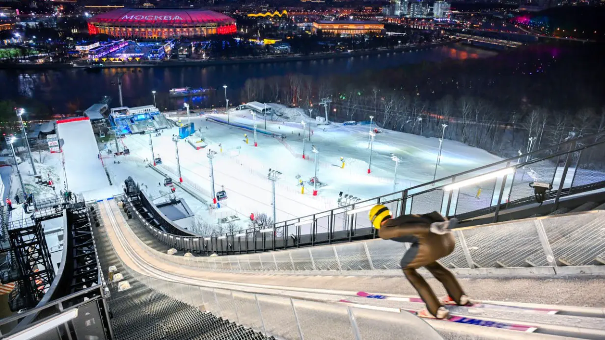 Собянин: На Воробьевых горах открылся большой лыжный трамплин