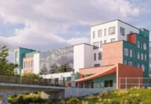 Сергей Собянин открывает школу-катамаран в Коммунарке у Ивановского пруда sergej sobyanin otkryvaet shkolukatamaran v kommunarke u ivanovskogo pruda-gazetarf-ru-0