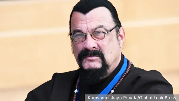 Сигал признался в любви к празднованию Нового года по-русски