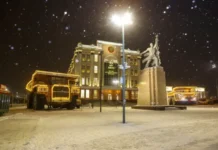 В музейном комплексе Верхней Пышмы представлены БелАЗ-75710, Буран, Jaguar 1953 года и Creatoré v muzejnom komplekse verhnej pyshmy predstavleny belaz75710 buran 1953 goda i -gazetarf-ru-0