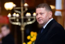 valerij zaluzhnyj namekaet na vozvrashhenie vladimira zelenskogo i ego ozhidaniya-gazetarf-ru-0