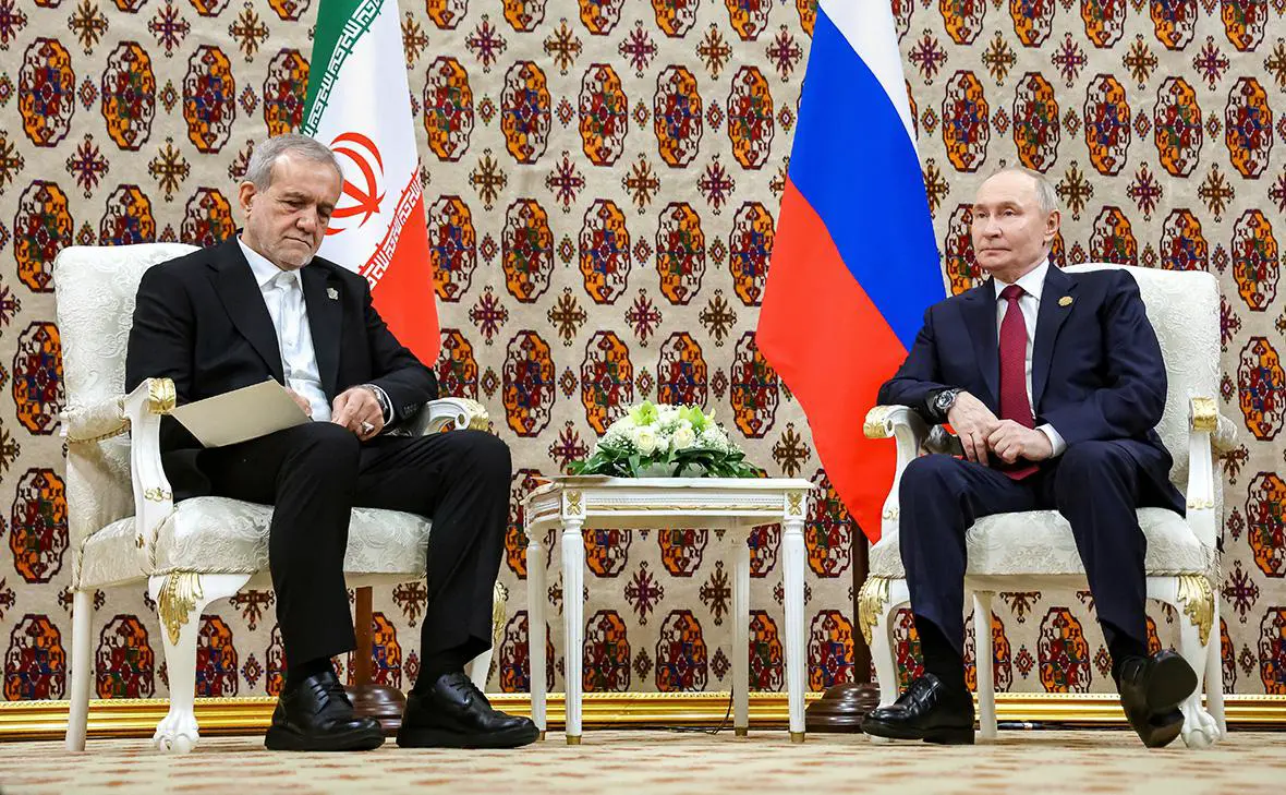 Масуд Пезешкиан и Владимир Путин (Александр Казаков / Sputnik / Reuters)