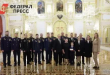 Владимир Путин вручил звёзды Героев России за подвиги в СВО и защиту Белгородчины vladimir putin vruchil zvyozdy geroev rossii za podvigi v svo i zashhitu belgorodchiny-gazetarf-ru-0