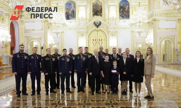 Владимир Путин вручил звёзды Героев России за подвиги в СВО и защиту Белгородчины-0