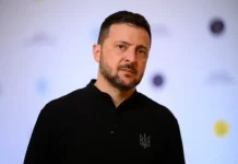 Владимир Зеленский напрягся после скандального перевода о НАТО и ЕС на брифинге vladimir zelenskij napryagsya posle skandalnogo perevoda o nato i es na brifinge-gazetarf-ru-0