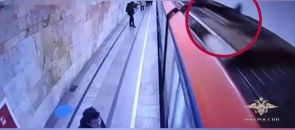 Мужчину задержали в Москве за езду на крыше поезда в метро