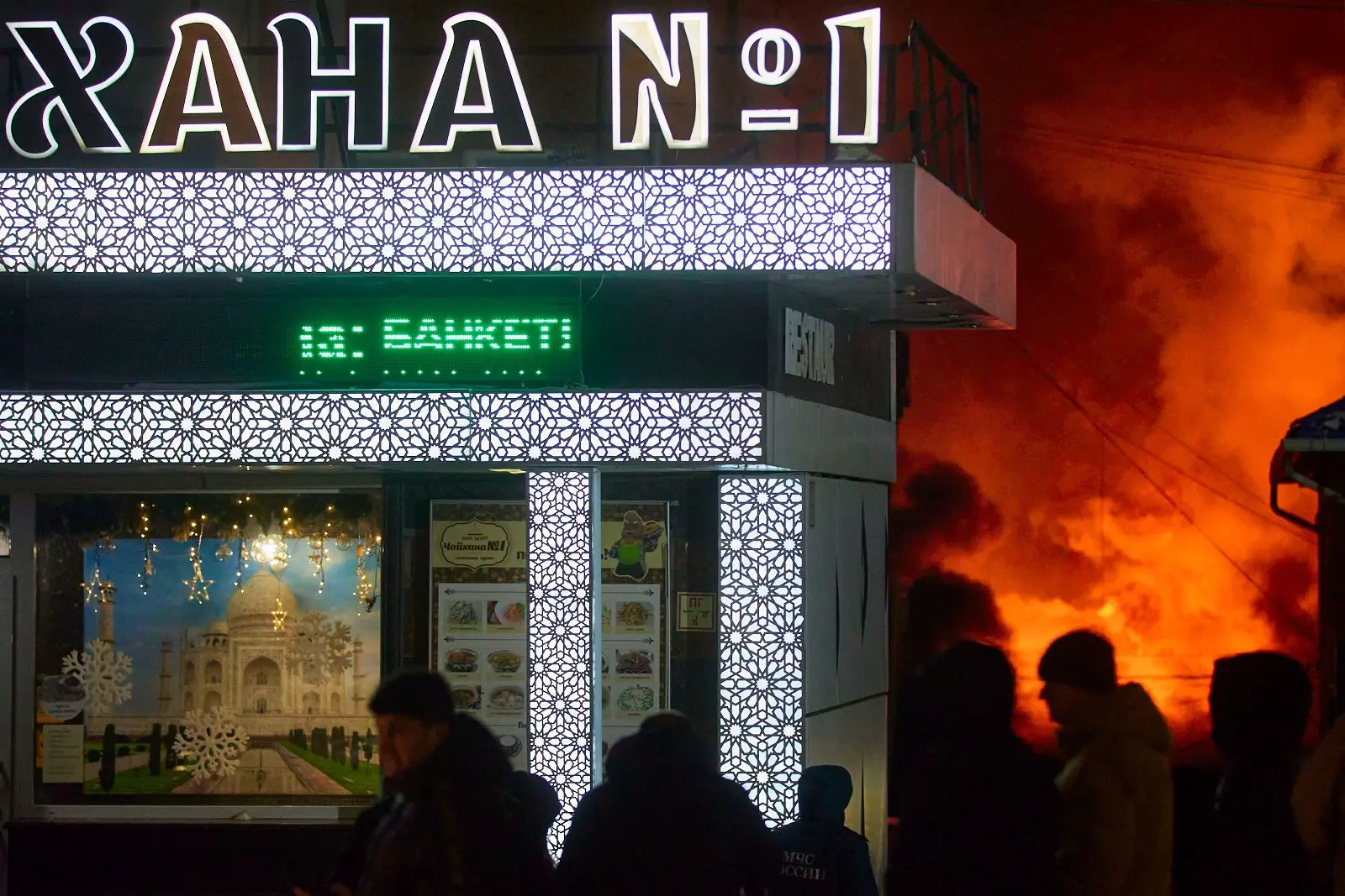 МЧС быстро локализовало огонь на пожаре во Владивостоке-0