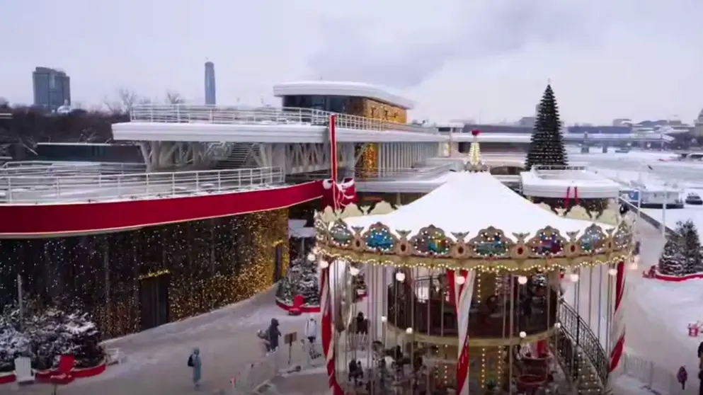 Собянин: До 31 января на Пушкинской набережной проходят праздничные ярмарки