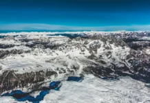 Трагический взрыв в Le Constellation на курорте Кран-Монтана унес жизни десятков людей tragicheskij vzryv v na kurorte kranmontana unes zhizni desyatkov lyudej-gazetarf-ru-0